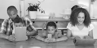 35% des familles avec 4 enfants y sont logées, contre 20% avec 3 enfants. Quand La Technologie Bouleverse La Vie De Famille Marie Claire