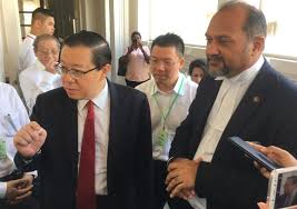 Lim with his lawyer, gobind at the sessions court. Blogger Admits Not Knowing Date And Price Of Penang Chief Minister S Bungalow Purchase Today