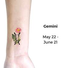 Gemini is the third one of the twelve signs of zodiac. Zwillinge Temporare Tatowierung Blumenhoroskop Zwillinge Ganseblumchen Sternzeichen Blum Gemini Tattoo Designs Gemini Tattoo Gemini Zodiac Tattoos