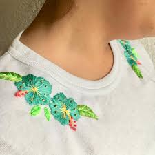 Unfortunately, most shirt collars are designed just to be worn with a tie, and so don't work very well in this regard. Diy Hibiscus Frieze Embroidery On A T Shirt Collar Perles Co