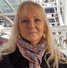 If you were offered the choice to forget the Stephen King books that you  have read so you could experience the excitement of reading them again for  the first time or not