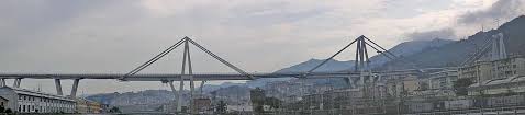 Stalpii erau cu grad avansat de degradare, politrucii italieni au aprobat bani pentru 2 din 6 parca. Ponte Morandi Wikipedia