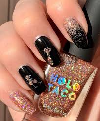 42 Festive Christmas Nail Ideas 2020 Christmas Nail Art Ideas Have you ever seen christmas nail art that looks so perfect with gold jewelry?