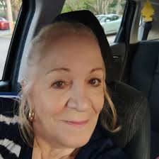 Any kid friendly spots near the beach for a casual dinner and drinks?