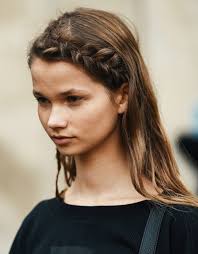 It can be styled to look edgier or more feminine as hairdressers can cut layers and texture according to the look you're hoping to achieve. 40 Simple And Trendy Hairstyles For Teenage Girls