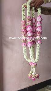 Best flower garland, online flower garland now available in bangalore. Order Fresh Flower Poolajada Bridal Accessories From Our Local Branches Present Over Southindia Flower Garland Wedding Indian Wedding Garland Garland Wedding
