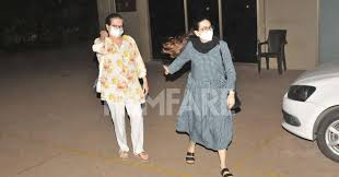 Maybe you would like to learn more about one of these? In Pictures Karisma Kapoor Spotted At Sister Kareena Kapoor Khan S House Toysmatrix