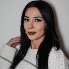 Looking for commercial real estate agents or anyone that would have  contacts with gym owners that have high ceiling buildings or warehouses.  Please contact me or comment down below any information that