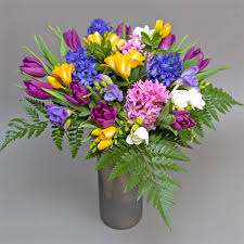 Buchet vesel de primavara cu livrare gratuita in bucuresti. Tu EÈ™ti PrimÄƒvara Mea Buchet Cu Zambilele È™i Frezii