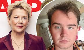 Kathryn Beatty's Instagram, Twitter & Facebook