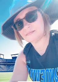 Lauren Jones (coach's wife) (@jonescoachwife)