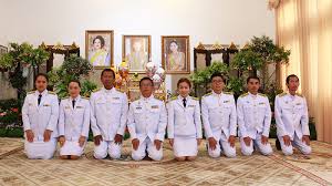 อีกหนึ่งอย่างคือให้จัดเตรียมโต๊ะ เก้าอี้ ปากกา และสมุดลงนาม ถวายพระพร ไว้ใน. à¸ž à¸˜ à¸¥à¸‡à¸™à¸²à¸¡à¸–à¸§à¸²à¸¢à¸žà¸£à¸°à¸žà¸£à¸Š à¸¢à¸¡à¸‡à¸„à¸¥ à¹€à¸™ à¸­à¸‡à¹ƒà¸™à¹‚à¸­à¸à¸²à¸ªà¸§ à¸™à¸‚ à¸™à¸› à¹ƒà¸«à¸¡ 2563 à¸¡à¸«à¸²à¸§ à¸—à¸¢à¸²à¸¥ à¸¢à¹€à¸—à¸„à¹‚à¸™à¹‚à¸¥à¸¢ à¸£à¸²à¸Šà¸¡à¸‡à¸„à¸¥à¸¥ à¸²à¸™à¸™à¸²