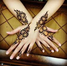 If you are looking to get a henna simple kaki, you want it to be the best. Tanpa Harus Lihai Menggambar 10 Desain Tato Henna Ini Bisa Jadi Contekan Untuk Tampil Menawan
