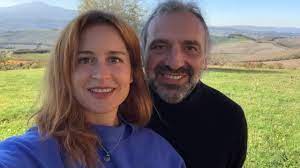 In un teatro, con il pianoforte, e in un boschetto, ha raccontato il musicista a elle. Stefano Bollani Canto Di Luna Grazie Da Valentina Cenni E Stefano Bollani Facebook