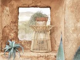 Gib Deinen Pflanzen Mit Kanelstang Blumenstander Aus Rattan Ein Dekoratives Zuhause Pflanzenstander Topfpflanzen Zimmerpflanzen