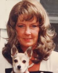 Elinor Grace's Instagram, Twitter & Facebook