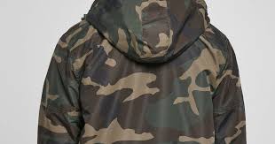 De burgemeester van maaseik heeft vanochtend het lichaam van jürgen conings aangetroffen tijdens een mountainbikerit. Seorang Nelayan Yang Memakai Baju Kamuflase Bingung Dengan Buronan Tentara Belgia Sebuah Pasukan Polisi Yang Besar Ditarik Di Luar Negeri