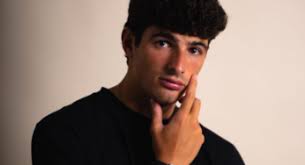 Javi Garrido assina com Wilson