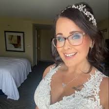 Sarah Oglesbee's Instagram, Twitter & Facebook