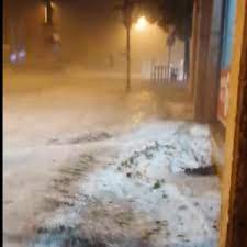 Grandine e vie del centro trasformati in fiumi video. L Acquazzone Della Notte Ha Colpito Soprattutto Schio Grandine E Allagamenti Video Altovicentinonline