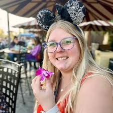 Please read!! ❤🌼 This is a piece I did for @baylee.becker one of my  dearest friends that I've had since childhood. She is 23 years old and in  stage 4 renal failure