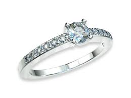 Le prix de la bague dépend idéalement, le solitaire diamant or blanc doit être porté avec une alliance or blanc ou une alliance platine. Bague Solitaire Diamants 0 20 Carat Or Blanc Palladie 750 18k