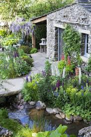 33 Atemberaubende Gartenideen Im Landhausstil Fur Den Perfekten Platz Cottage Garten Bauerngarten Garten Ideen