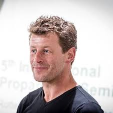 Grafting cucumber Globeplant has grafted big numbers of cucumbers in last  few months. A new challenge and a fantastic performance from a team that  was not used to doing this.