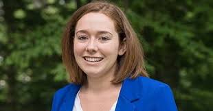 Laurene powell jobs and her children are enjoying some fun in the sun while continuing their summer holiday on the yacht her late husband steve jobs ordered but never got the chance to use. Erin Siena Jobs Things You Didn T Know About Steve Jobs S Daughter