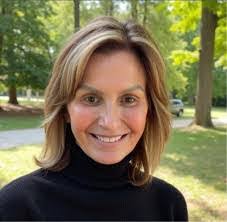 Linda Cosner's Instagram, Twitter & Facebook