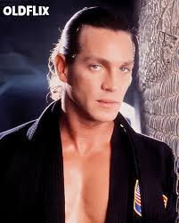 Alex Grady, Tommy Lee e sua equipe enfrentam desafios intensos no mundo das  artes marciais. Assista o filme Operação Kickbox, um clássico que inspira e  emociona! 🥋🎬