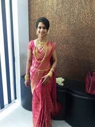 Gorgeous And Retro Indian Wedding Bridal Hairstyle Page 23 Chic Cuties Blog Kerala Wedding Saree Wedding Saree Blouse Designs Bridal Silk Saree