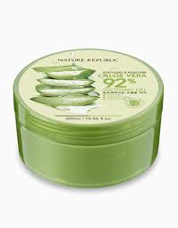 İltihap kurutucu özelliği olan jel, ağrılı sivilcelerin yatışmasında son derece etkilidir. Aloe Vera 92 Soothing Gel 300ml By Nature Republic Beautymnl