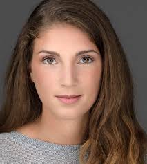 Corinna Frank Height, Age, Family, Biography » StarsUnfolded