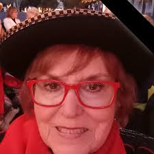 I'm coming to Charleston in April. I'm trying to decide if I should visit  Boone Hall Plantation or Magnolia Plantation and Gardens. Any suggestions  would be greatly appreciated. Thank you!