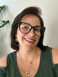 A influência digital no mundo infantil e nos estilos parentais e  familiares: benefícios e desafios