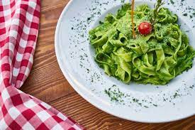 15 Receitas De Espaguete Cremoso Com Salsa Verde Branco E Vermelho Manual Da Casa