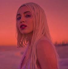 Chris Max † (@itsavamax)