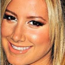 Sheila Sayers's Instagram, Twitter & Facebook