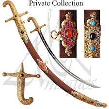 Ottoman Shamshir Sword 19th Century Hungaria سيف عثماني هنغاري من نوع شمشير عليه النقوش المذهبة على ال Swords And Daggers Arms And Armour Damascus Sword