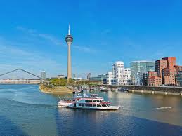 Seit 1988 trägt die universität den namen des großen sohnes der stadt. Dusseldorf Rhine River Panoramic Cruise Tours Activities Fun Things To Do In Dusseldorf Germany Veltra