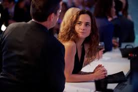 Watch Queen Of The South Season 4 Online Free Queen Of The South Season 2 Episode 8 Review Sacar Con Sifon El Mar Queen Of The South Hollywood Game Night Hollywood