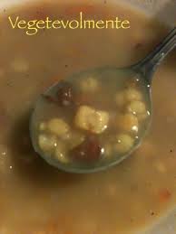 Questo è un minestrone invernale buonissimo, che però sta andando in disuso a causa della crescente difficoltà a reperire il granoturco. Vegetevolmente Minestra De Bobici Ricette Zuppe Cucina Vegetariana