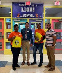 Angela Dillman (@MrsDillmanK)