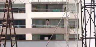 Esta vez, eligió un tema de diego torres, se que no volverás, para seguir burlándose de su clásico, independiente. Un Fantasma De La B Aparecio En Lima