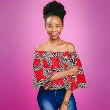 Make Up Guru And Natural Hair Lover Kenya Follow Instagram Beautybywabosha And Youtube Maxine Wabosha For Make Up Stylish Black Women Chic Outfits Maxine