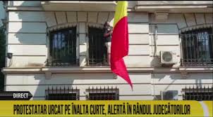 Ioan's 71,592 photos on flickr! Protest Extrem Stegarul Dac S A Urcat Pe ClÄƒdirea Iccj Video