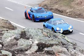 Renault Alpine L Ancienne Et La Nouvelle Renault Alpine Renault Cars