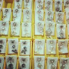 Pertama pasar tradisional karena di sana. Pasar Malam Kampung Air Marche Aux Puces