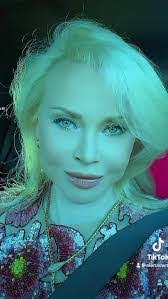 Elena Waller's Instagram, Twitter & Facebook